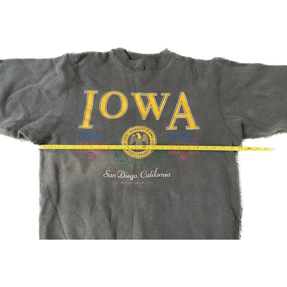 Vintage 90s Iowa Hawkeyes Holiday Bowl FADED Large Crewneck Sweatshirt VTG - Picture 5 of 7